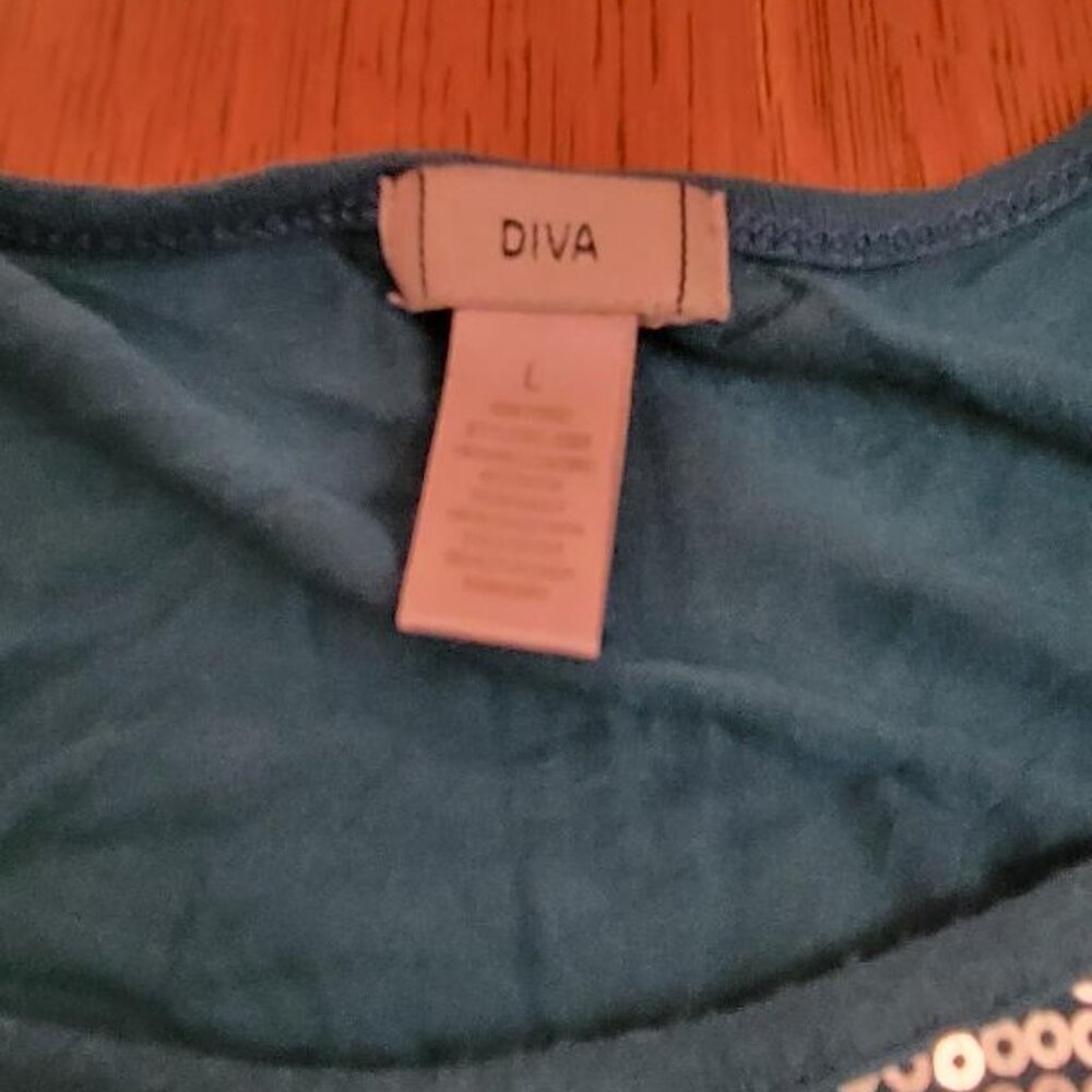 Tops - Picture 2 of 3